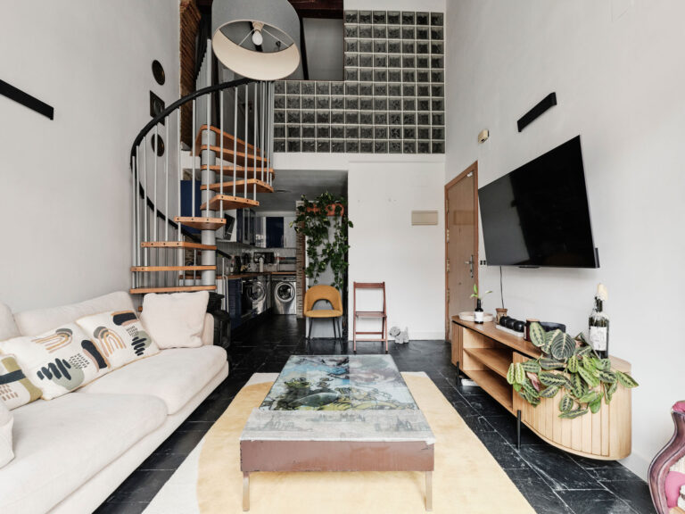 Lounge1.jpg